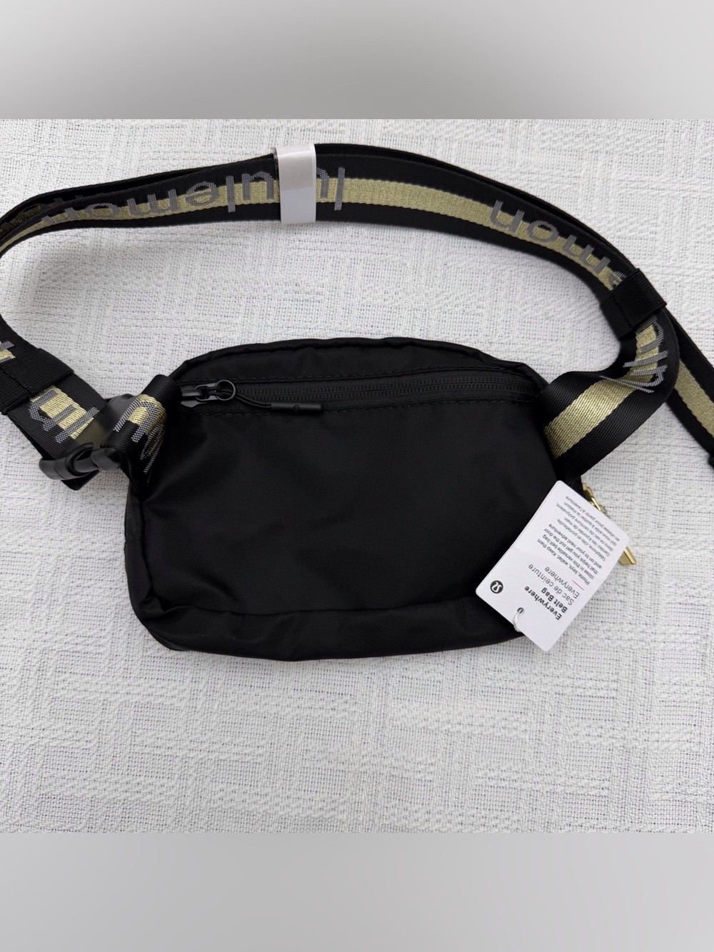 Lululemon Everywhere Crossbody Belt Bag Wordmark Black/Gold - Picture 2 of 5